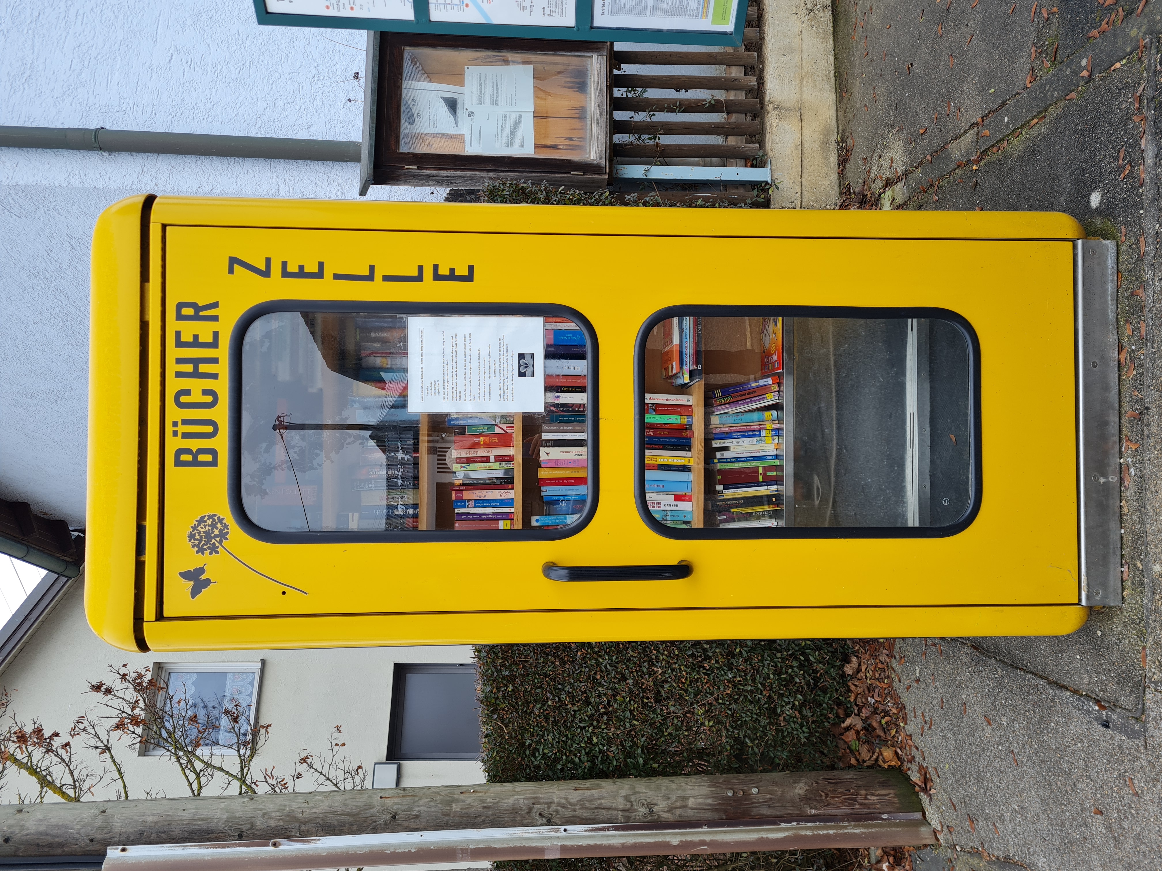 Bücherzelle am Kirchplatz